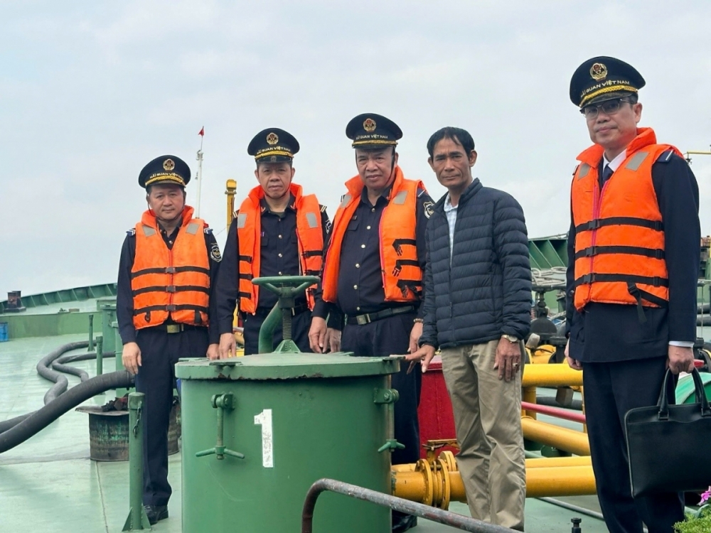 Hải quan khu vực VIII chống buôn lậu giống thủy sản, thuốc thú y, ngư cụ cấm