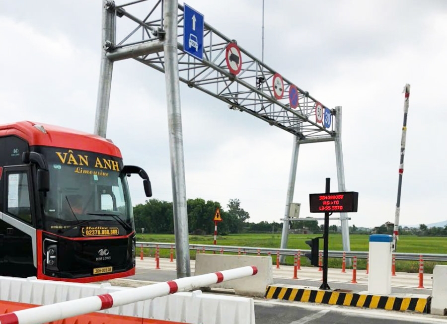 Thu phí tự động hơn 580 tỷ đồng trên 5 tuyến cao tốc trọng điểm Thu phí tự động hơn 580 tỷ đồng trên 5 tuyến cao tốc trọng điểm