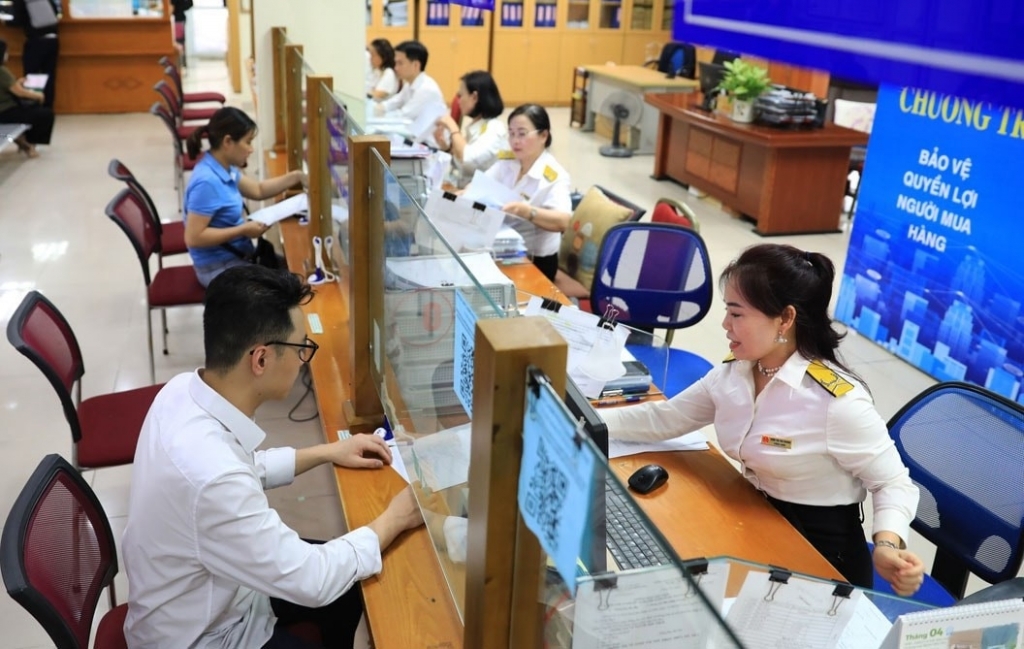 Thu ngân sách chậm lại, áp lực gia tăng