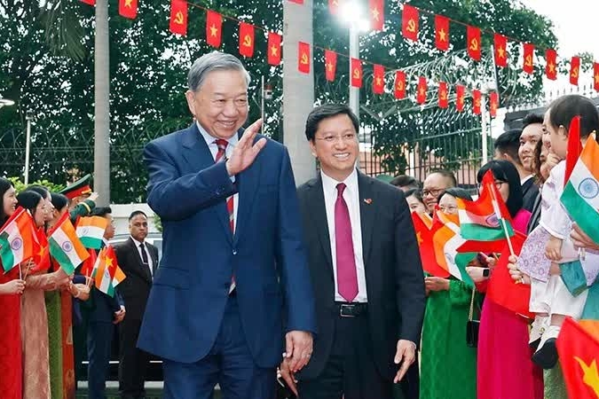 Tổng Bí thư, Chủ tịch nước Tô Lâm gặp gỡ cán bộ Đại sứ quán và cộng đồng người Việt Nam tại Ấn Độ