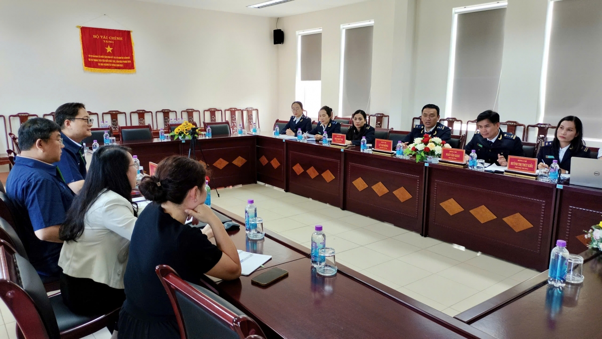 Hải quan Cửa khẩu cảng Dung Quất tăng cường hỗ trợ doanh nghiệp
