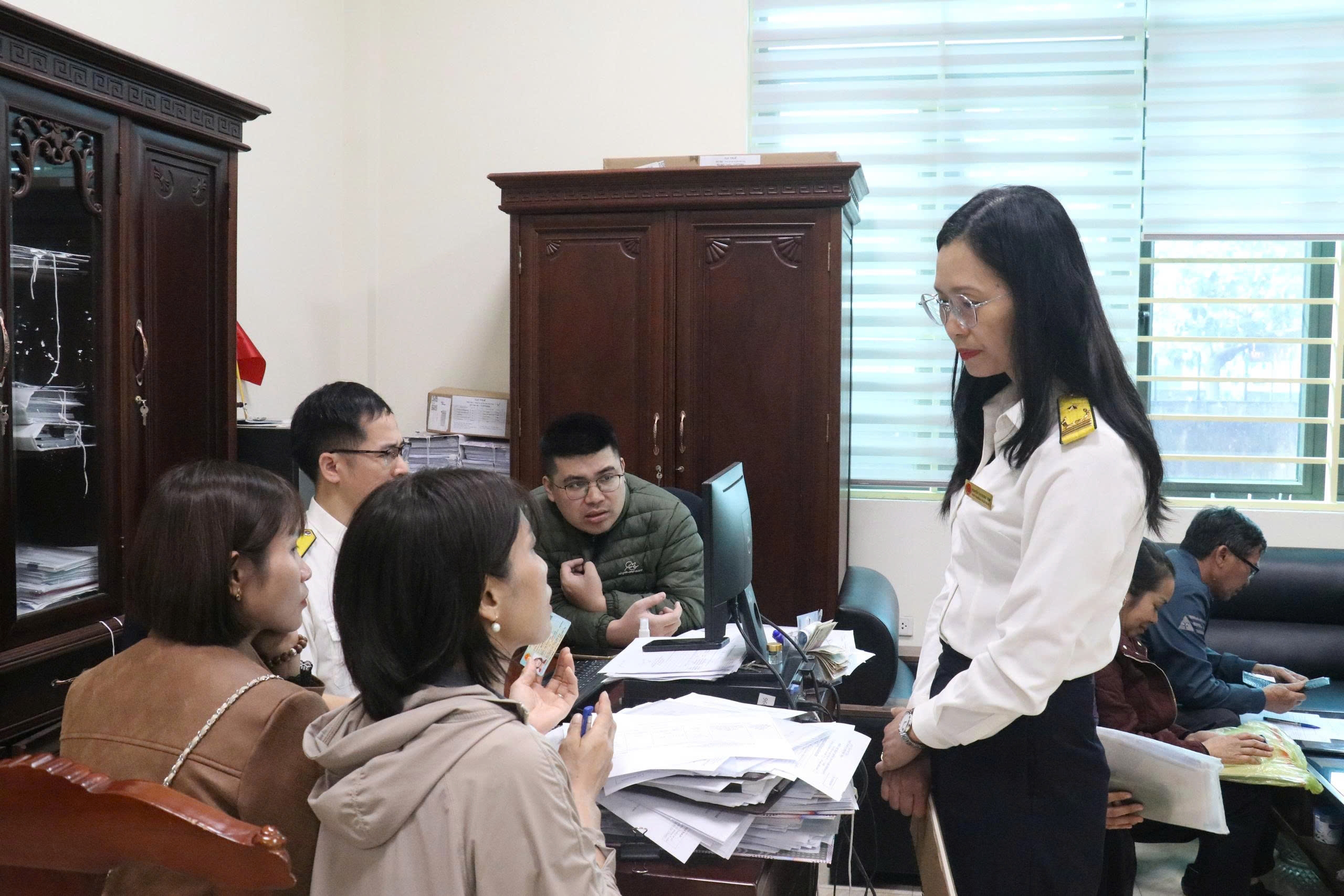 Hàng mua trả chậm từ 5 triệu đồng phải có chứng từ thanh toán không dùng tiền mặt để khấu trừ thuế