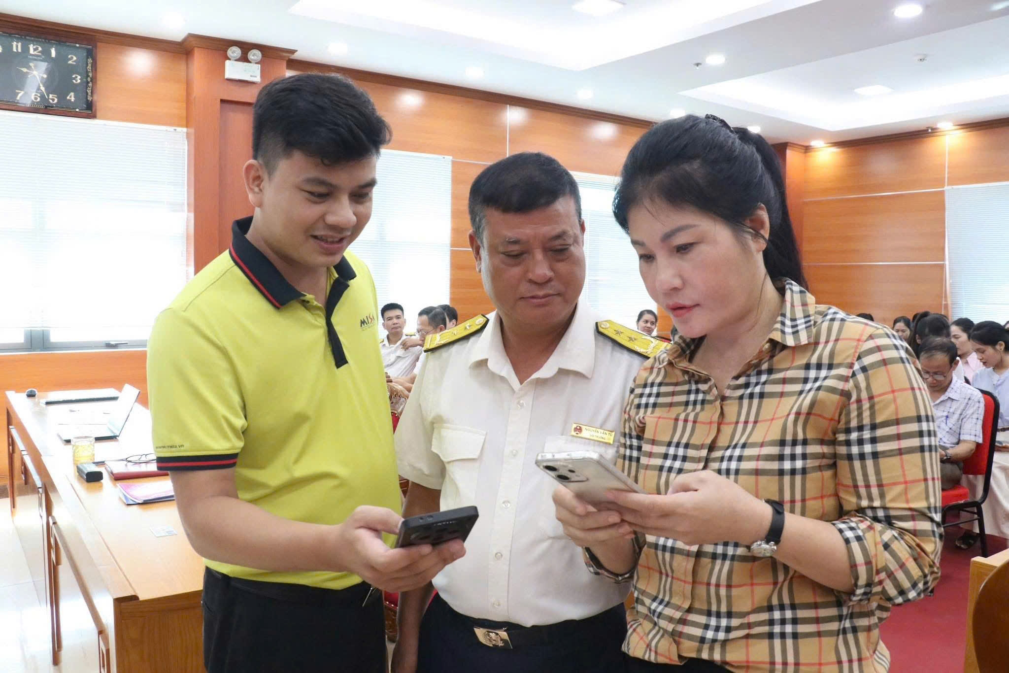 Thuế cơ sở 1 tỉnh Phú Thọ: Gần 9.000 hộ kinh doanh đã sử dụng eTax Mobile