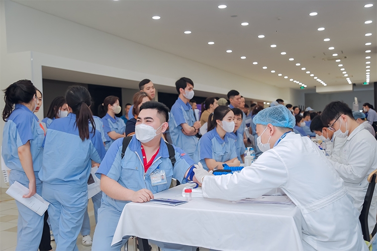 Người lao động tham gia BHXH đúng quy định khi nhập viện điều trị sẽ được hưởng trợ cấp ốm đau. Ảnh minh họa.