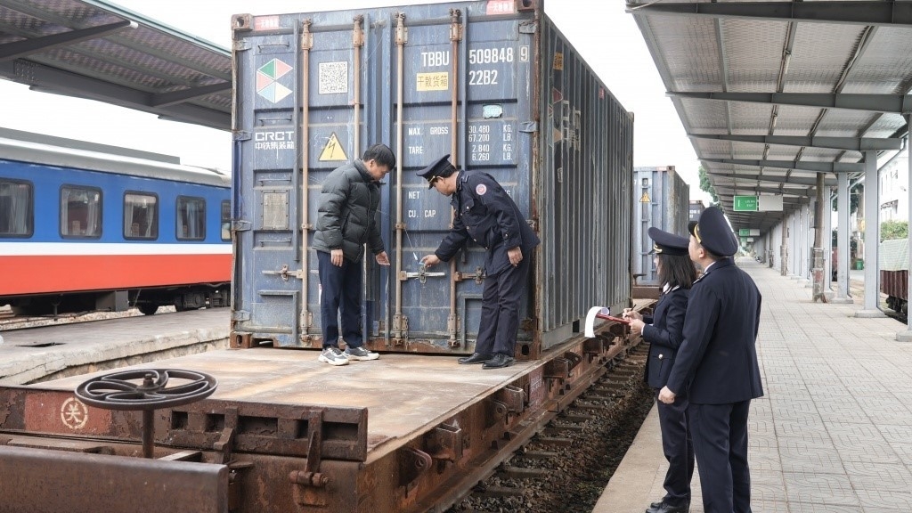 Hải quan khu vực VII: Triệt phá nhiều vụ buôn lậu, vận chuyển trái phép hàng hóa qua biên giới