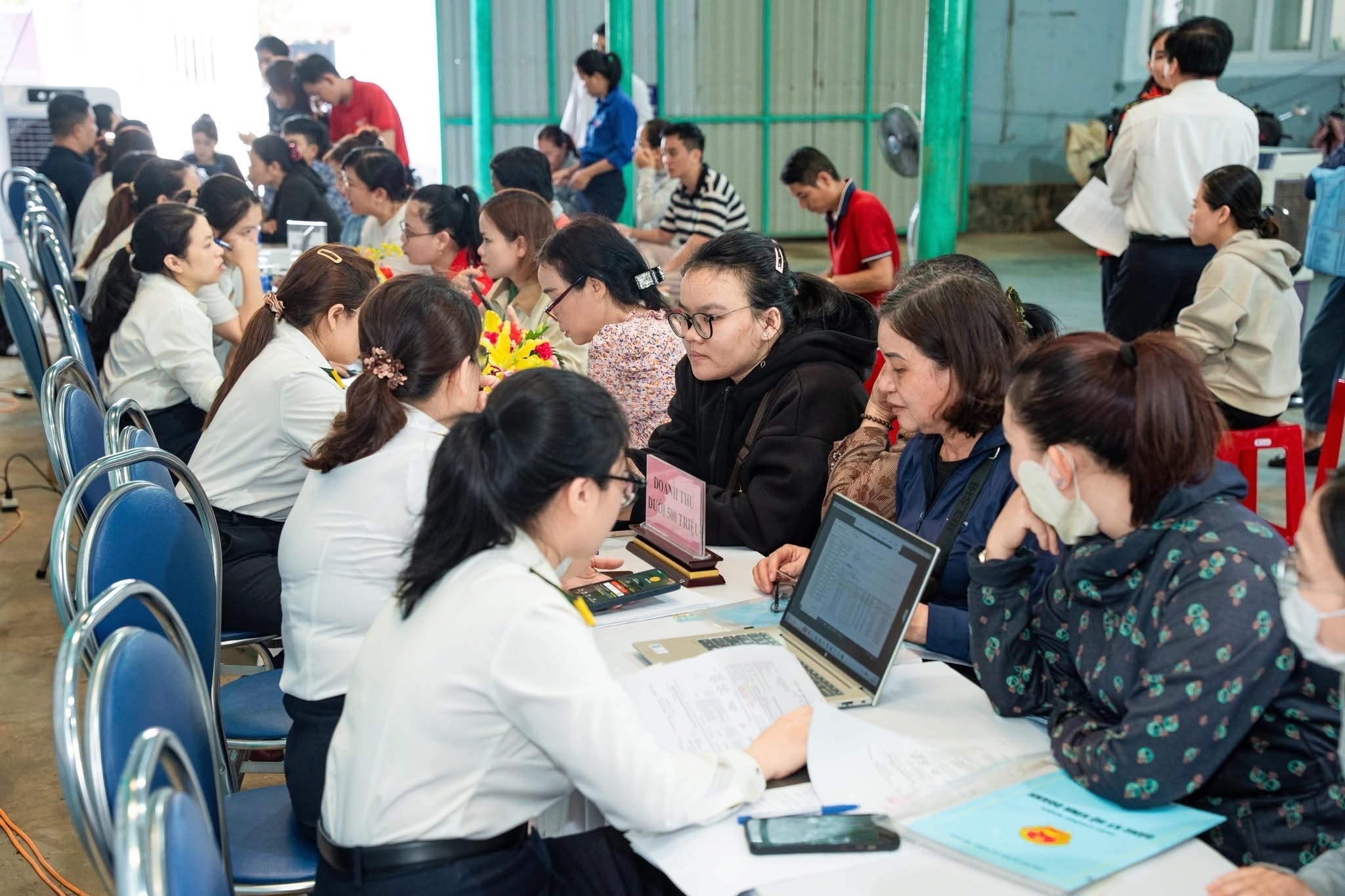 Ngưỡng nợ thuế 1 triệu đồng để tạm hoãn xuất cảnh: Thực chất là thu hẹp đối tượng áp dụng