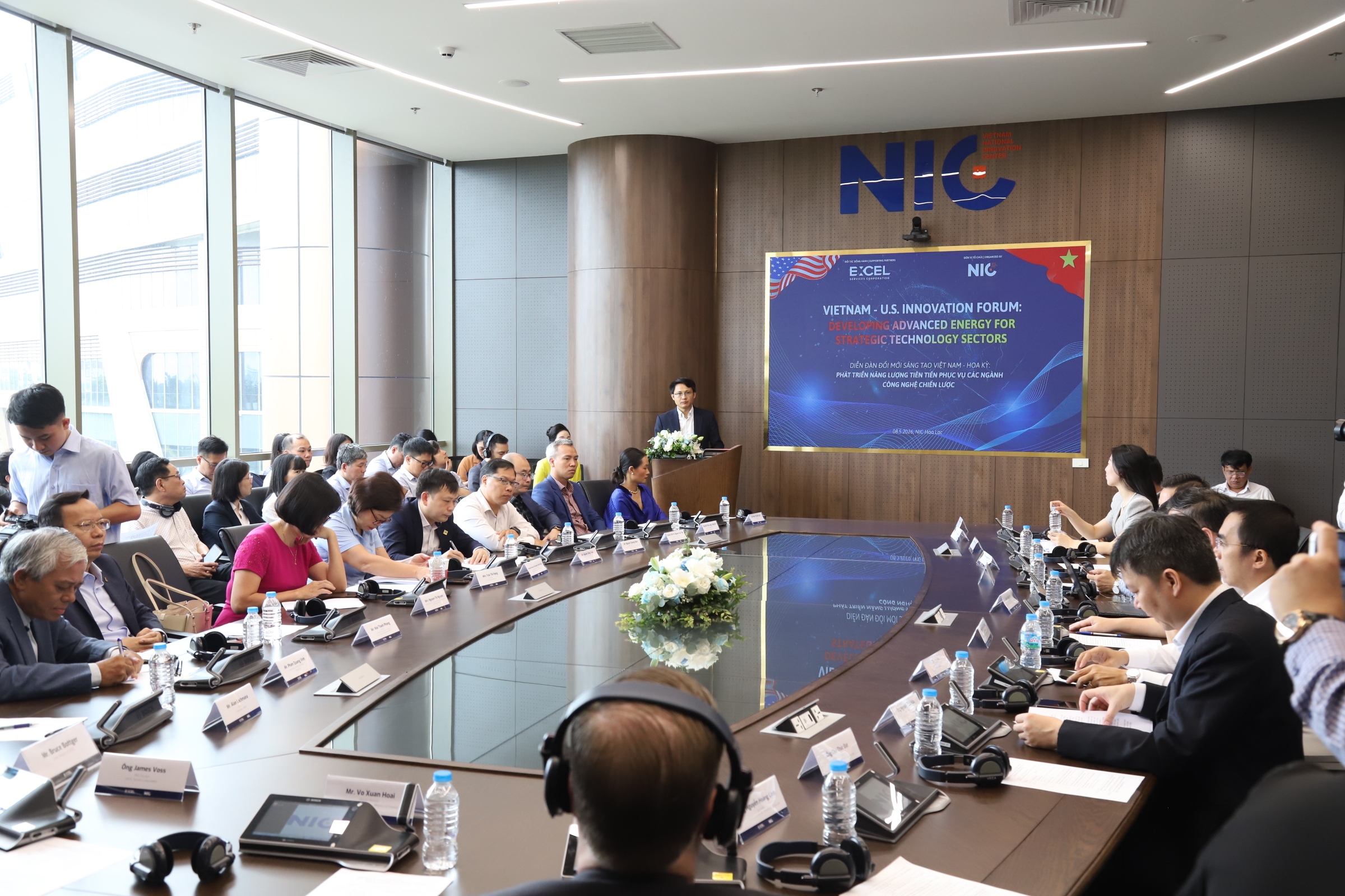 Thúc đẩy đổi mới sáng tạo lĩnh vực năng lượng, phát triển các ngành công nghệ chiến lược Thúc đẩy đổi mới sáng tạo lĩnh vực năng lượng, phát triển các ngành công nghệ chiến lược