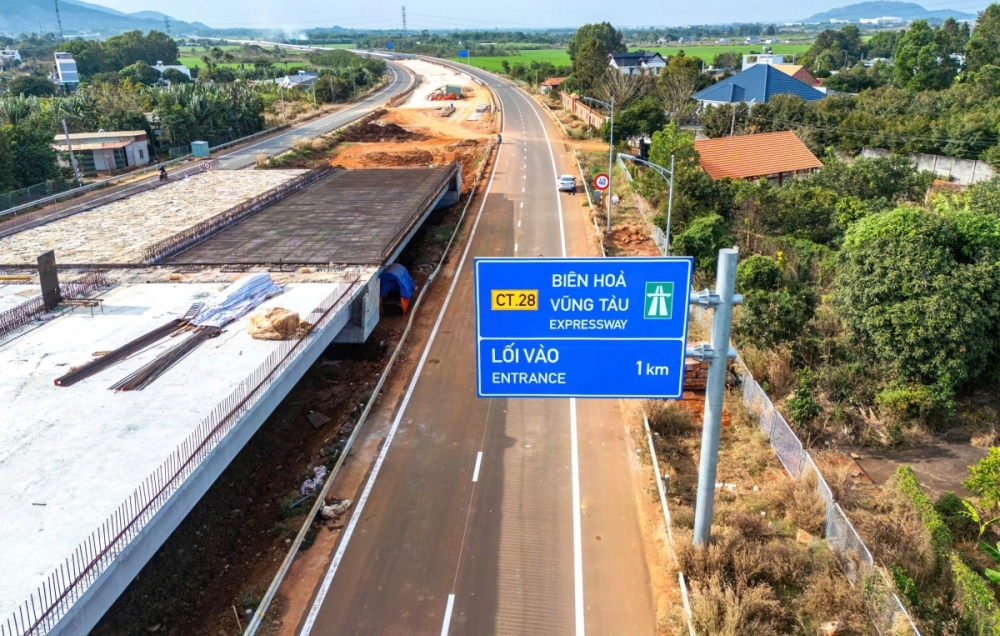 TP. Hồ Chí Minh đề ra 9 giải pháp cấp bách thúc đẩy tăng trưởng kinh tế trên 10% TP. Hồ Chí Minh đề ra 9 giải pháp cấp bách thúc đẩy tăng trưởng kinh tế trên 10%