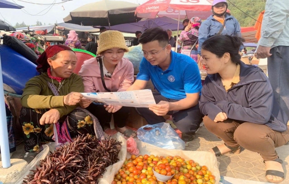 Lào Cai đưa chính sách bảo hiểm xã hội, bảo hiểm y tế đến gần người dân