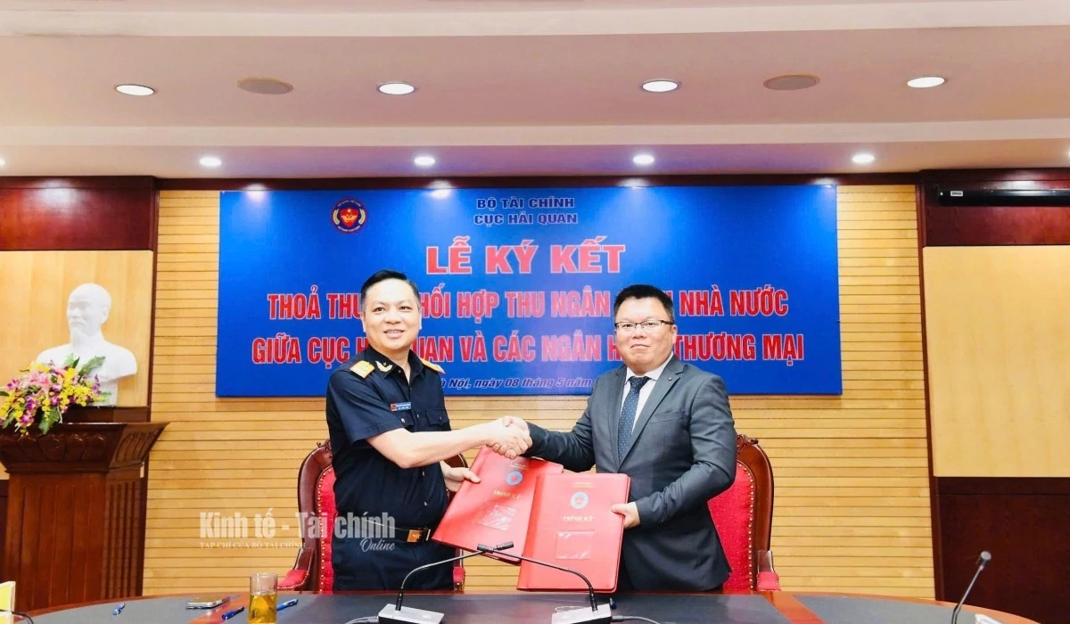 Đại diện Cục Hải quan và ngân hàng ký kết thỏa thuận phối hợp thu ngân sách nhà nước.