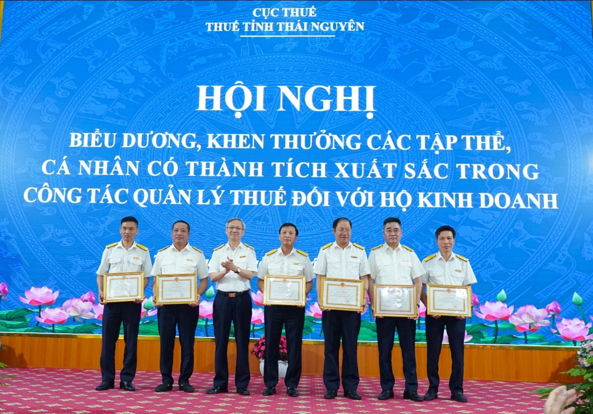 Thuế tỉnh Thái Nguyên biểu dương các điển hình trong hỗ trợ hộ, cá nhân kinh doanh