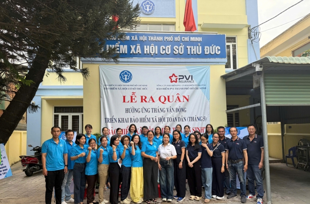 Người dân TP. Hồ Chí Minh hưởng ứng tham gia bảo hiểm xã hội trong ngày ra quân
