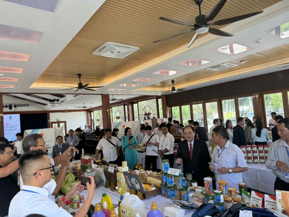 Tăng cường kết nối chuỗi cung ứng thương mại biên giới Việt Nam – Campuchia Tăng cường kết nối chuỗi cung ứng thương mại biên giới Việt Nam – Campuchia