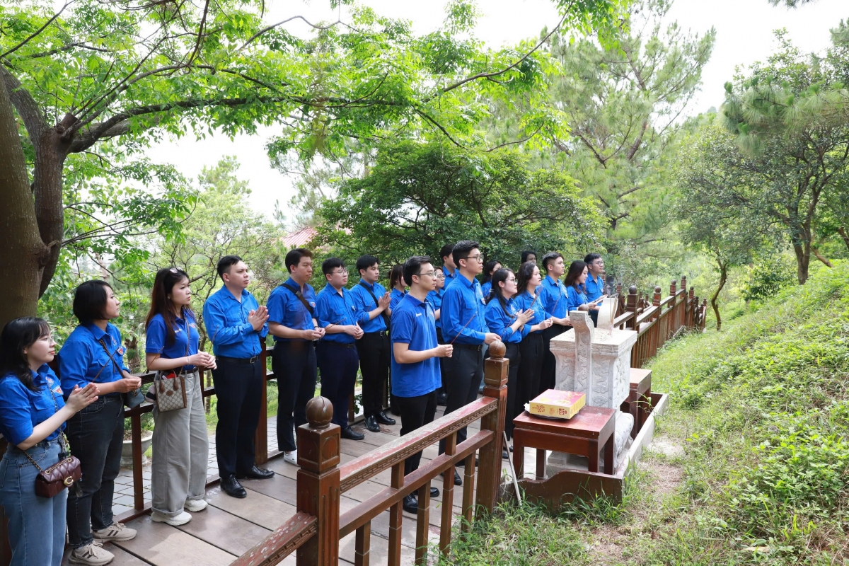 Tuổi trẻ Bộ Tài chính lan tỏa màu xanh nghĩa tình trên quê hương Quảng Trị Tuổi trẻ Bộ Tài chính lan tỏa màu xanh nghĩa tình trên quê hương Quảng Trị