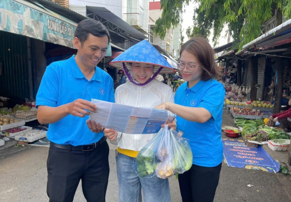Đắk Lắk thu hút 3.300 người tham gia bảo hiểm xã hội, bảo hiểm y tế trong ngày ra quân