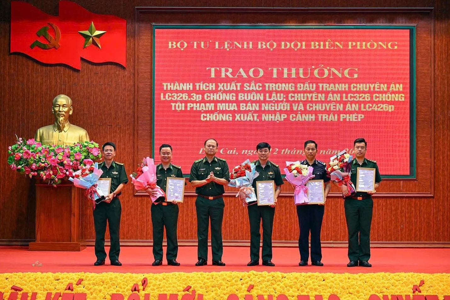Hải quan khu vực VII được nhận Bằng khen trong Chuyên án vàng lậu