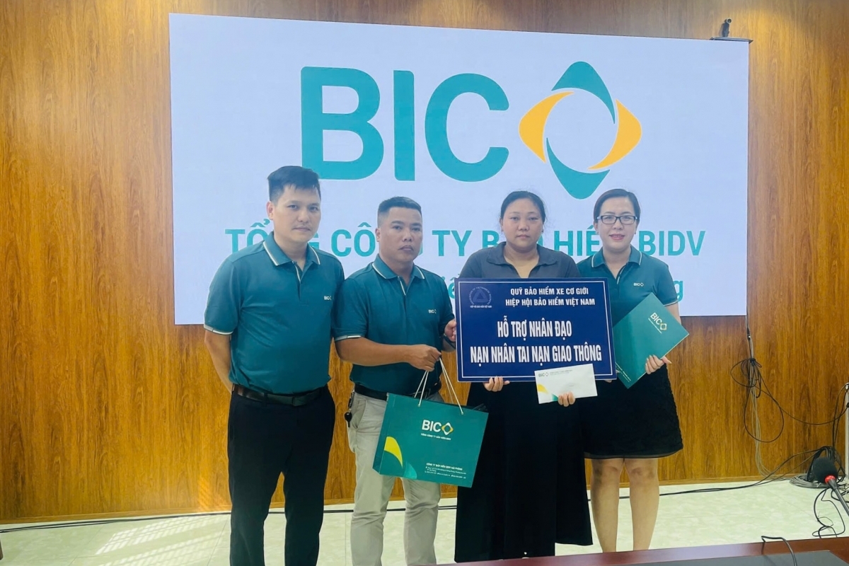 Quỹ Bảo hiểm xe cơ giới sẻ chia với các gia đình nạn nhân tai nạn giao thông