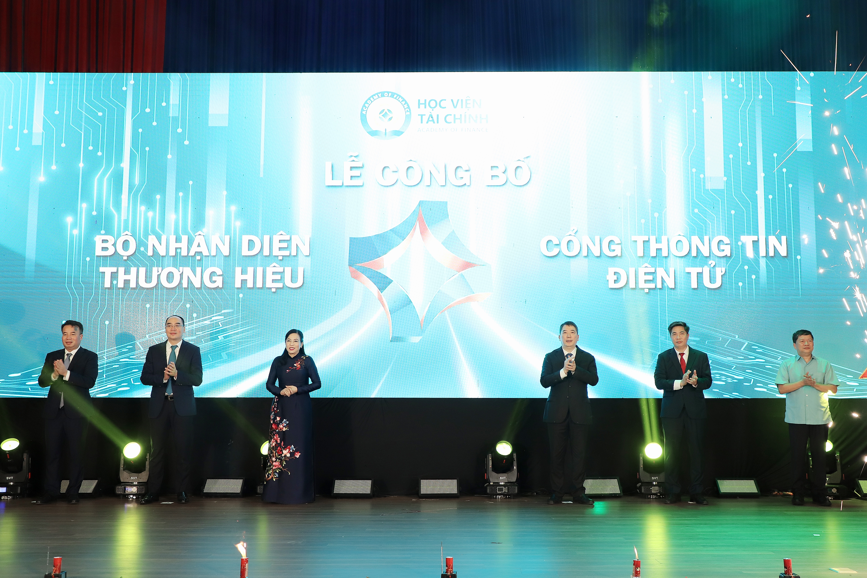 Chùm ảnh: Thứ trưởng Cao Anh Tuấn dự Lễ công bố Bộ nhận diện thương hiệu Học viện Tài Chính