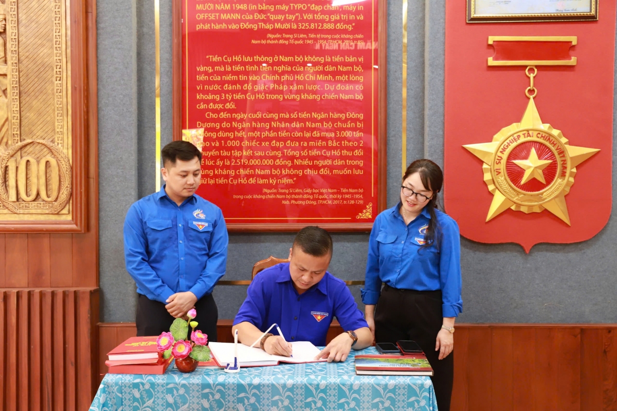 “Sắc xanh tình nguyện” ngành Tài chính lan tỏa nơi cực Nam Tổ quốc “Sắc xanh tình nguyện” ngành Tài chính lan tỏa nơi cực Nam Tổ quốc