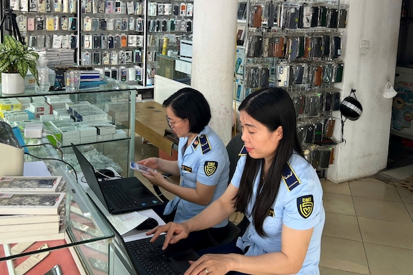 Hà Nội đồng loạt kiểm tra, tạm giữ nhiều hàng hóa có dấu hiệu giả mạo nhãn hiệu