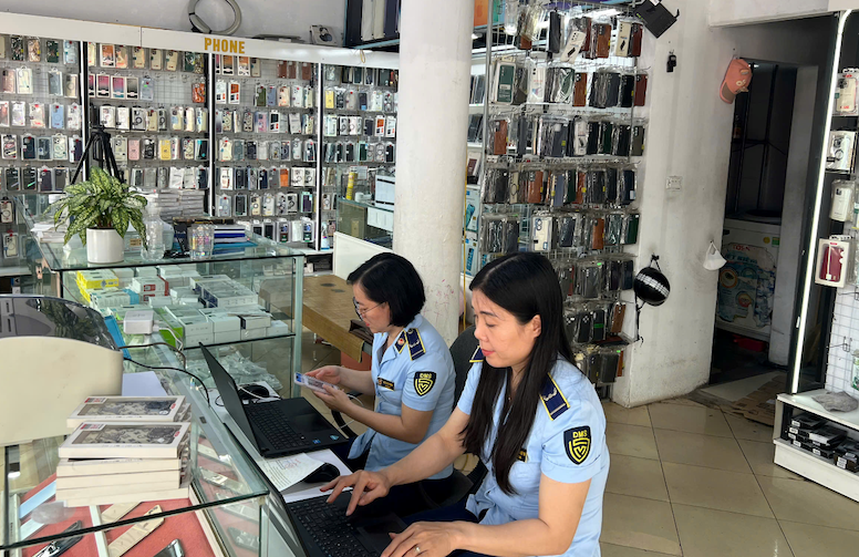 Hà Nội đồng loạt kiểm tra, tạm giữ nhiều hàng hóa có dấu hiệu giả mạo nhãn hiệu Hà Nội đồng loạt kiểm tra, tạm giữ nhiều hàng hóa có dấu hiệu giả mạo nhãn hiệu