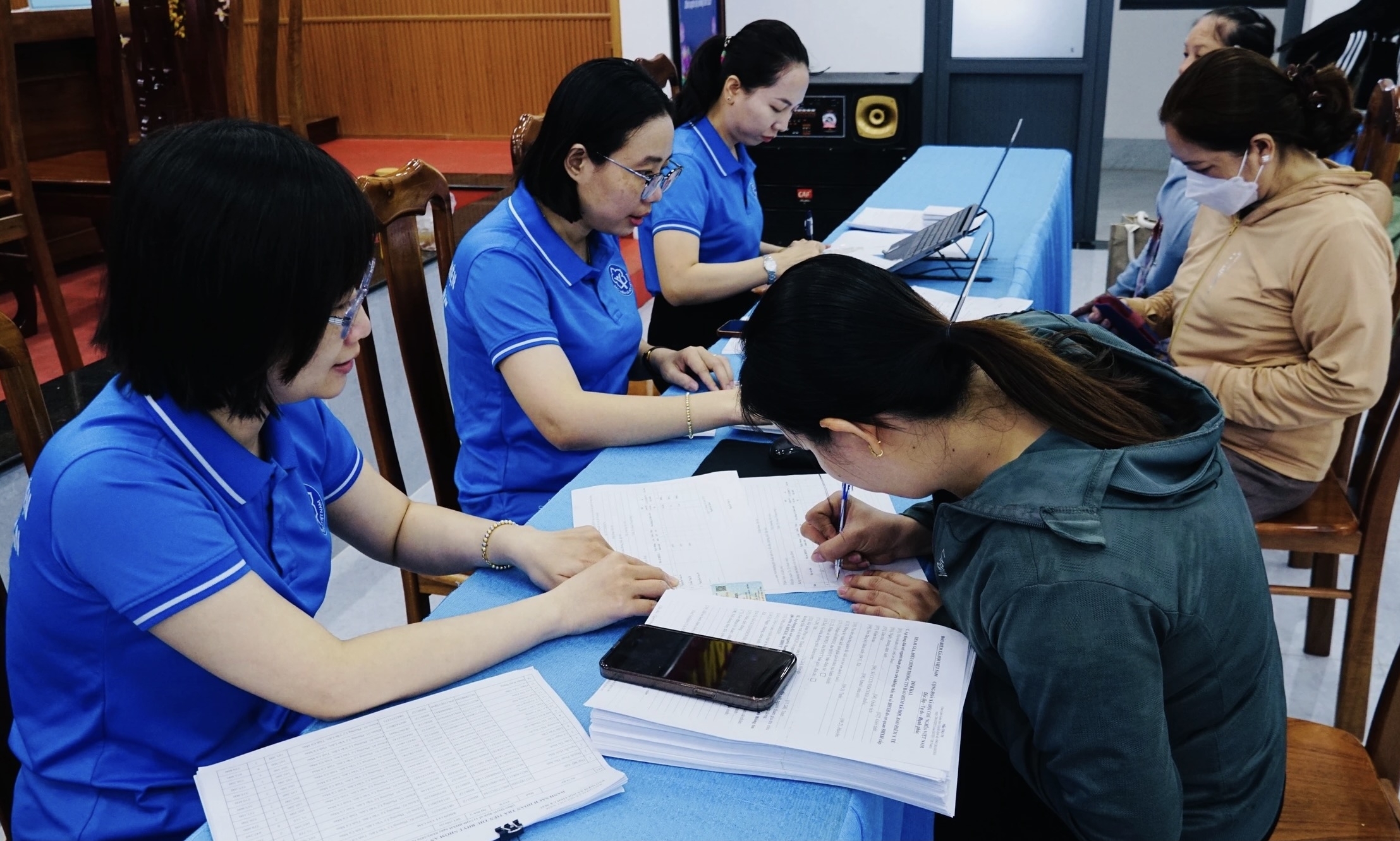 Bảo hiểm xã hội Cà Mau tạo thuận lợi hơn cho người dân khi nhận lại tiền bảo hiểm y tế