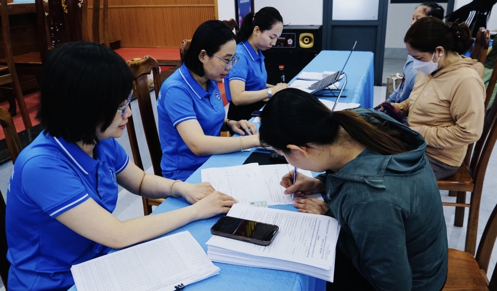 Bảo hiểm xã hội Cà Mau tạo thuận lợi hơn cho người dân khi nhận lại tiền bảo hiểm y tế