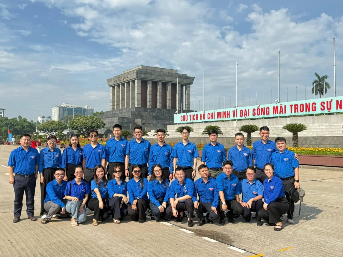 Tuổi trẻ ngành Tài chính vững bước noi theo tư tưởng, đạo đức, phong cách Hồ Chí Minh Tuổi trẻ ngành Tài chính vững bước noi theo tư tưởng, đạo đức, phong cách Hồ Chí Minh