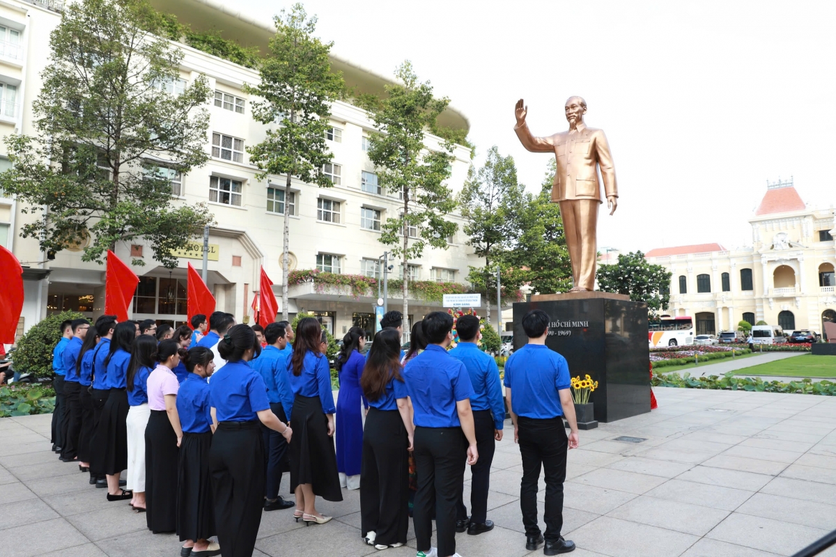 Tuổi trẻ ngành Tài chính vững bước noi theo tư tưởng, đạo đức, phong cách Hồ Chí Minh Tuổi trẻ ngành Tài chính vững bước noi theo tư tưởng, đạo đức, phong cách Hồ Chí Minh