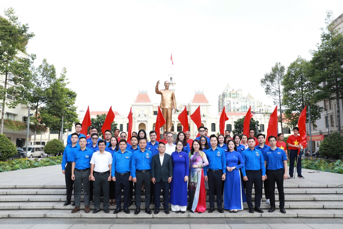 Tuổi trẻ ngành Tài chính vững bước noi theo tư tưởng, đạo đức, phong cách Hồ Chí Minh Tuổi trẻ ngành Tài chính vững bước noi theo tư tưởng, đạo đức, phong cách Hồ Chí Minh