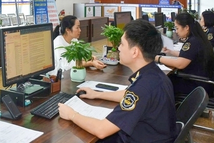 Chi cục Hải quan khu vực VII phổ biến quy định xử phạt hải quan đến doanh nghiệp bằng mã QR