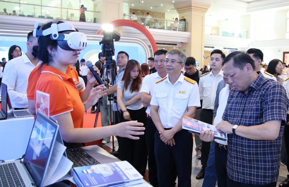 Khoa học công nghệ ngành Tài chính tạo động lực cho cải cách và tăng trưởng Khoa học công nghệ ngành Tài chính tạo động lực cho cải cách và tăng trưởng