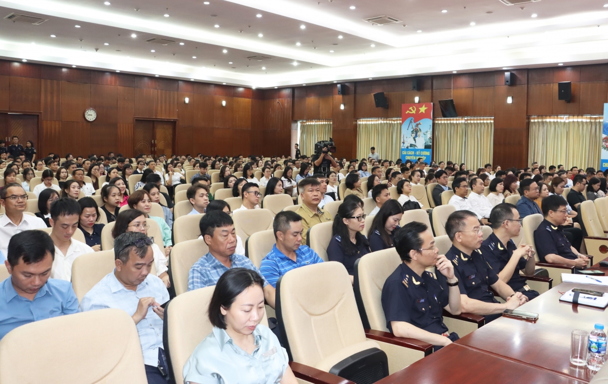 Chủ tịch UBND TP. Hải Phòng dự Hội nghị đối thoại doanh nghiệp của Hải quan khu vực III