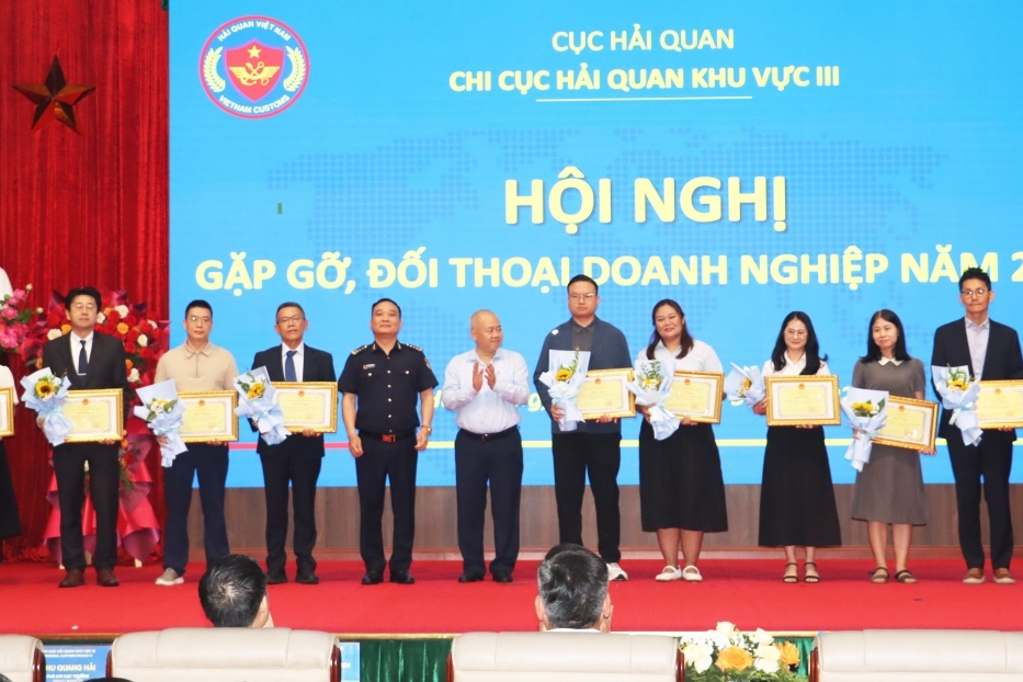 Chủ tịch UBND TP. Hải Phòng dự Hội nghị đối thoại doanh nghiệp của Hải quan khu vực III