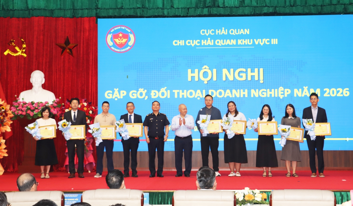 Chủ tịch UBND TP. Hải Phòng dự Hội nghị đối thoại doanh nghiệp của Hải quan khu vực III