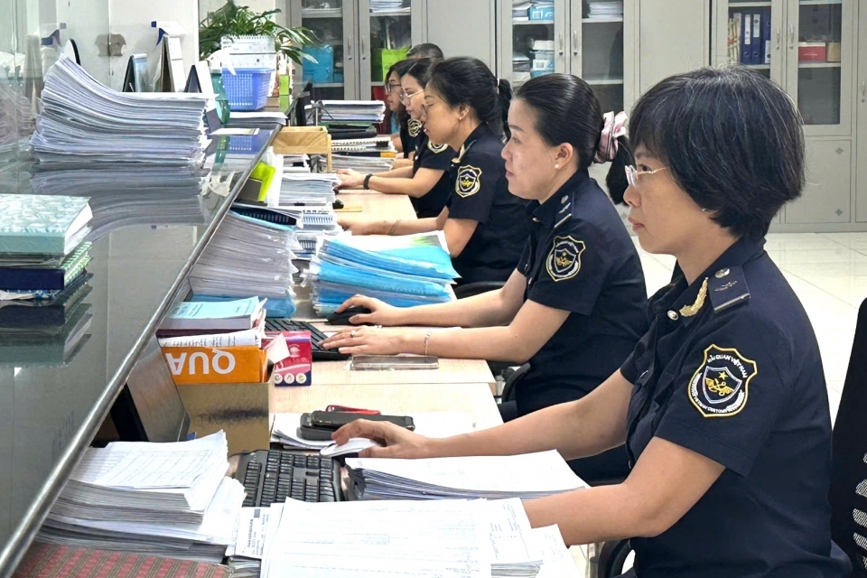 Hải quan khu vực II kiểm soát chặt loại hình gia công, sản xuất xuất khẩu