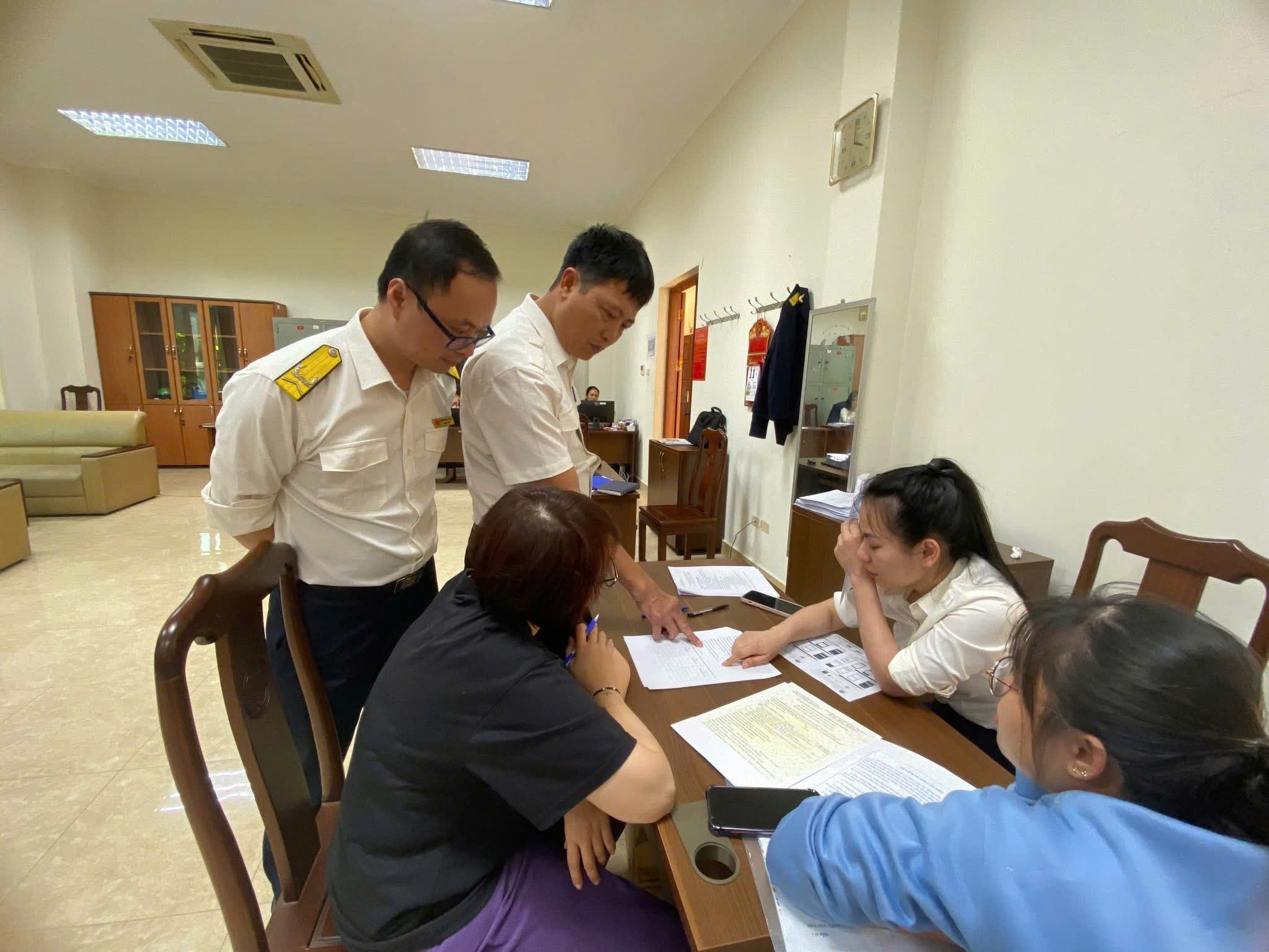 Thời gian qua, các cơ quan Thuế trên địa bàn tỉnh Phú Thọ triển khai nhiều giải pháp hỗ trợ doanh nghiệp và hộ kinh doanh thực hiện các chính sách thuế mới.