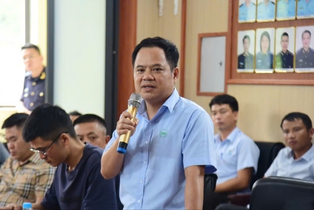 Đại diện đại diện Công ty CP TMDV Thanh Hưng nêu ý kiến về chính sách, thủ tục hải quan.