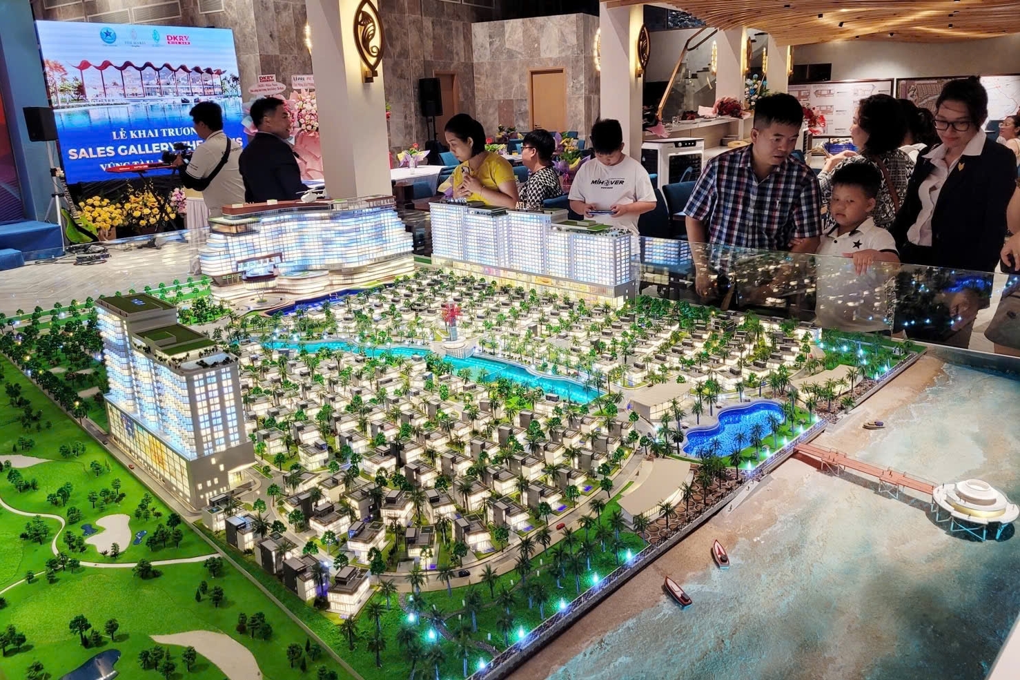 Đề xuất thuế chuyển nhượng nhà đất giữ nguyên 2%, cổ phần chưa niêm yết tiếp tục áp dụng 0,1%