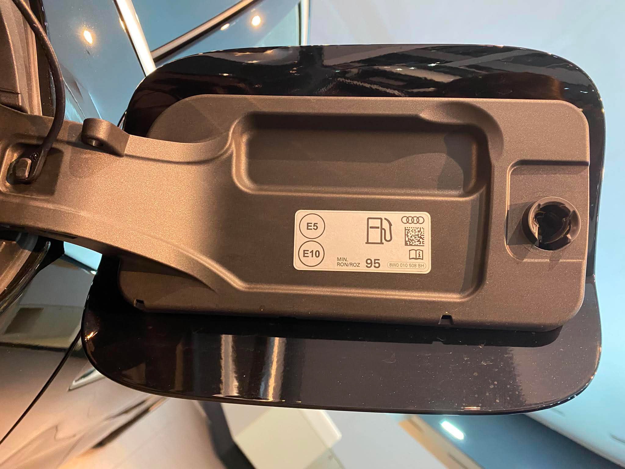 Các hãng xe nói gì về sử dụng xăng E10? 688366144_1012690904438191_8703560974084124485_n.jpg