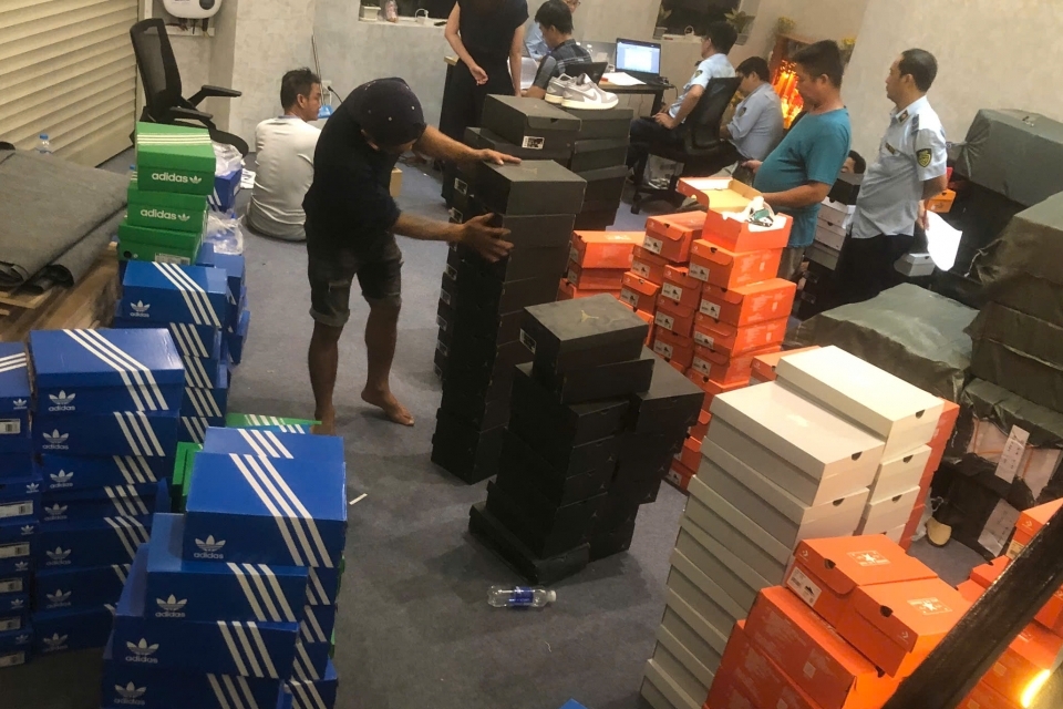 Khởi tố giám đốc doanh nghiệp bán hàng giả trên Shopee