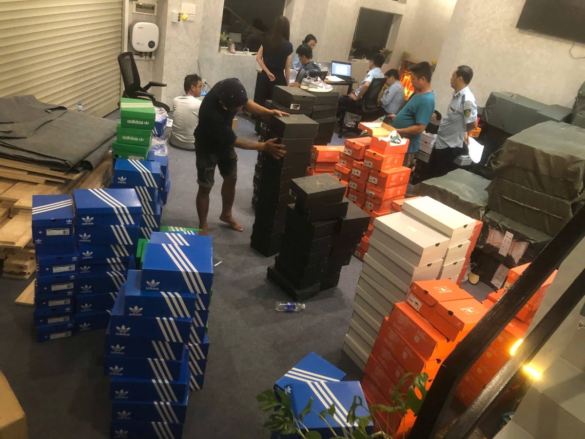 Khởi tố giám đốc doanh nghiệp bán hàng giả trên Shopee