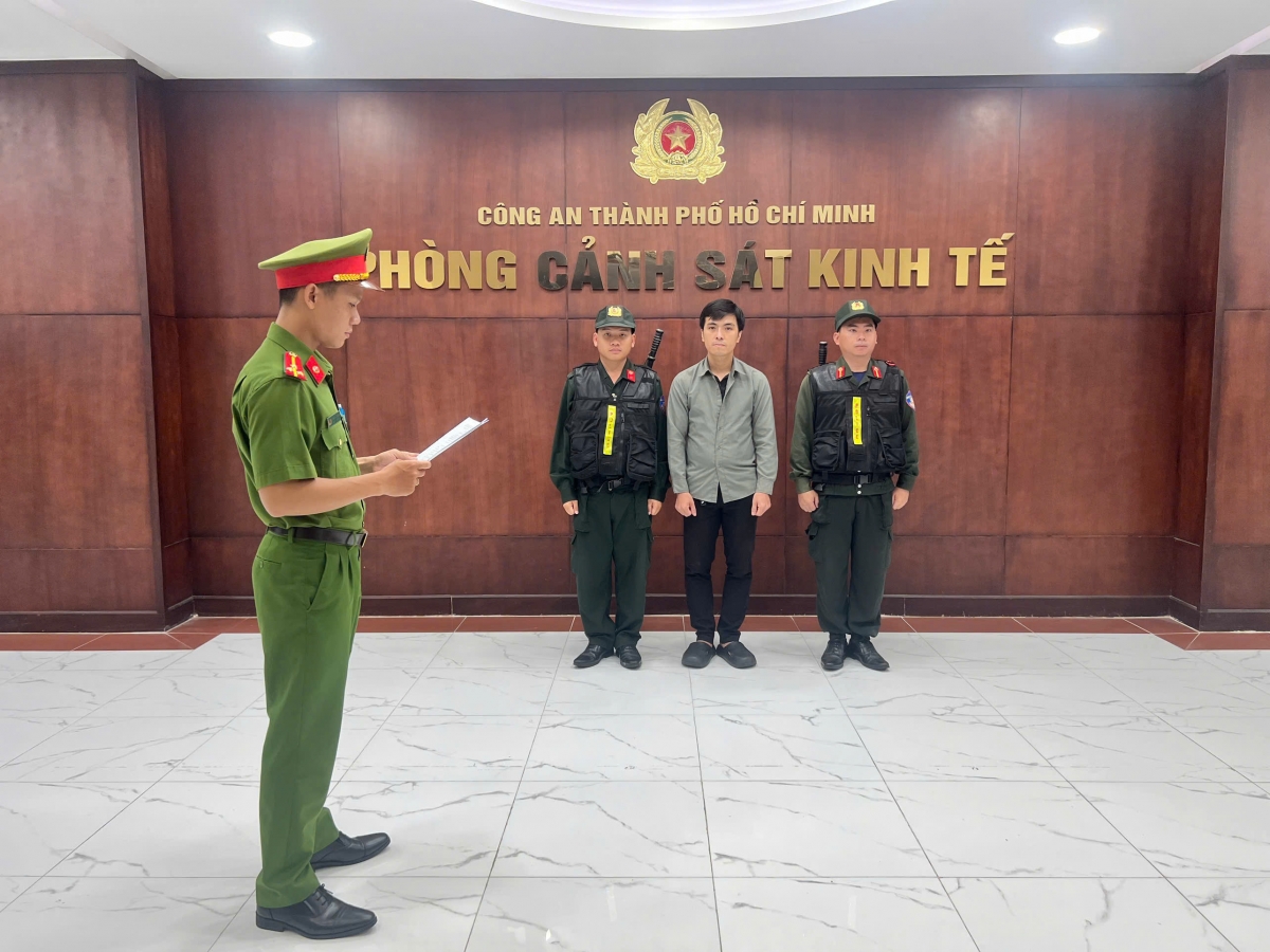 Khởi tố giám đốc doanh nghiệp bán hàng giả trên Shopee