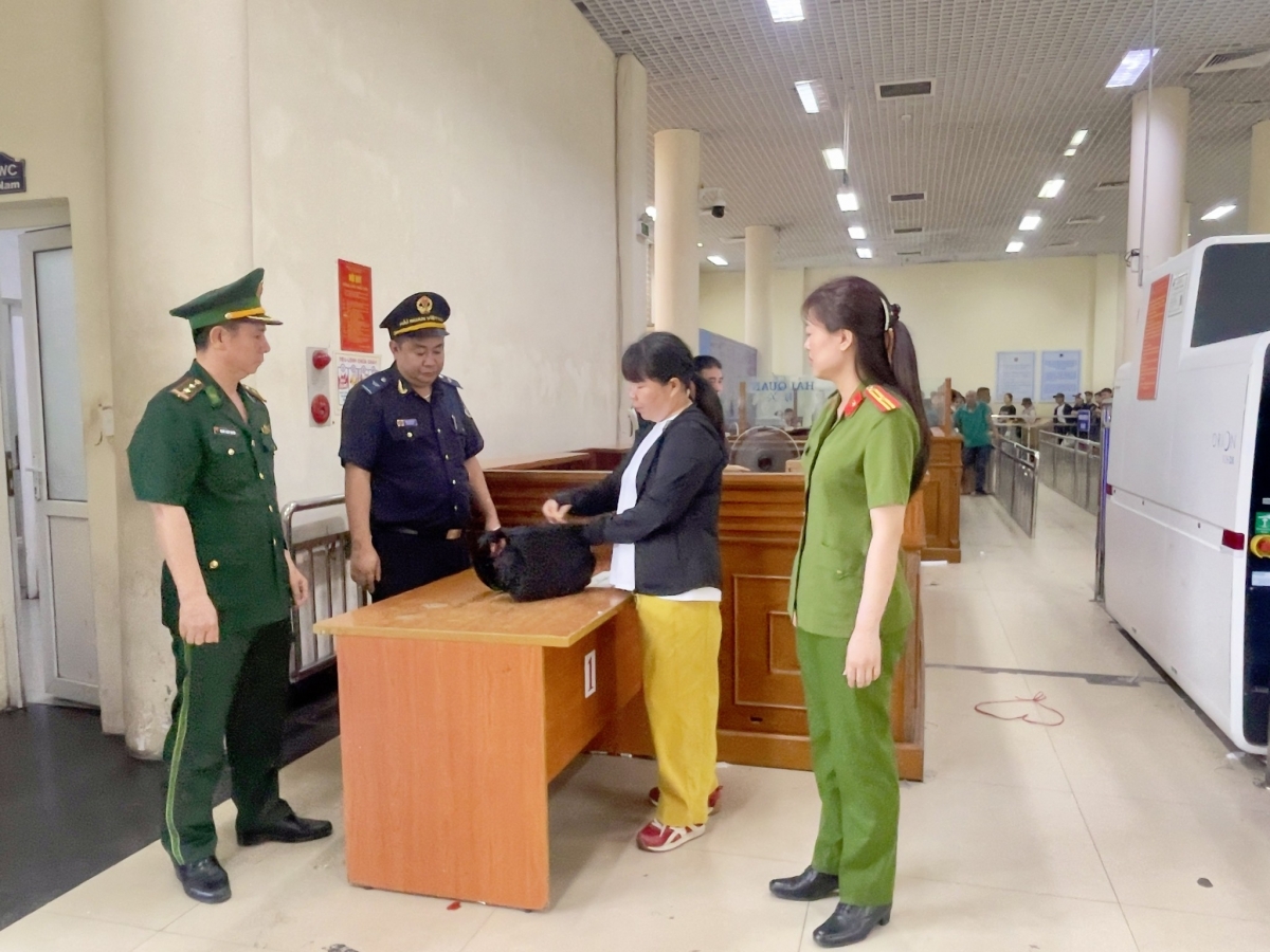Hải quan Móng Cái phát hiện, xử lý nhiều vụ vận chuyển trái phép vàng, ngoại tệ