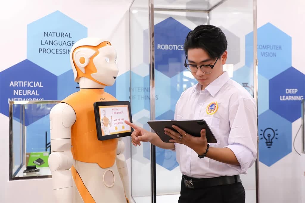AI đang mở ra cuộc tái cấu trúc lớn nhân lực ngành Tài chính