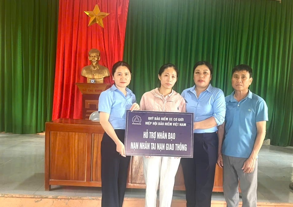 Hỗ trợ 90 triệu đồng cho gia đình 2 nạn nhân tai nạn giao thông ở Nghệ An Hỗ trợ 90 triệu đồng cho gia đình 2 nạn nhân tai nạn giao thông ở Nghệ An