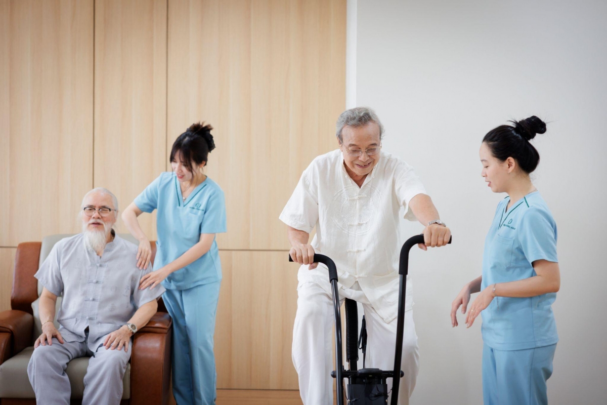 Già hóa dân số và yêu cầu mới về hệ sinh thái chăm sóc người cao tuổi