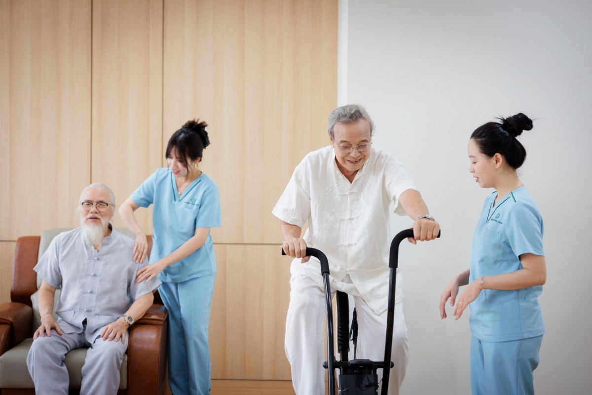 Già hóa dân số và yêu cầu mới về hệ sinh thái chăm sóc người cao tuổi