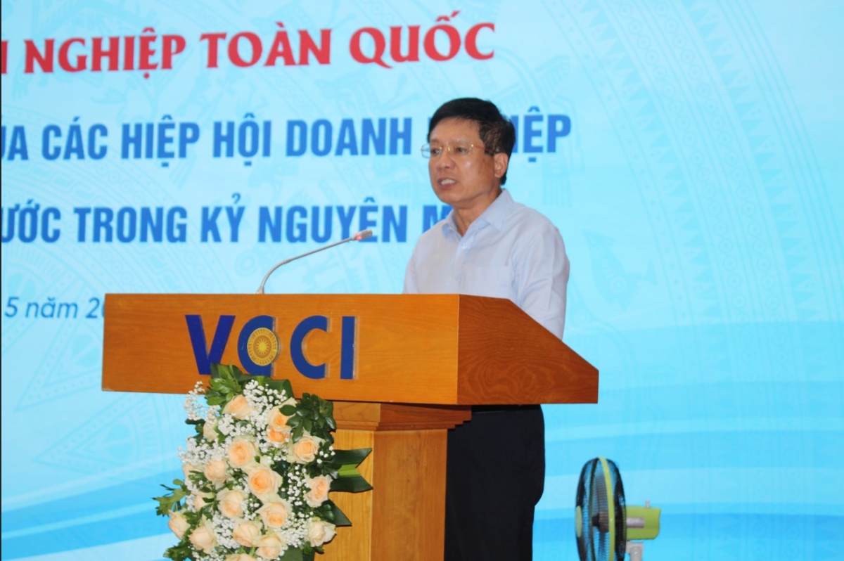 PGS.TS. Hồ Sỹ Hùng khẳng định VCCI sẽ tiếp tục đóng vai trò đầu mối tập hợp các hiệp hội doanh nghiệp để cùng tìm giải pháp thực chất cho môi trường đầu tư kinh doanh.