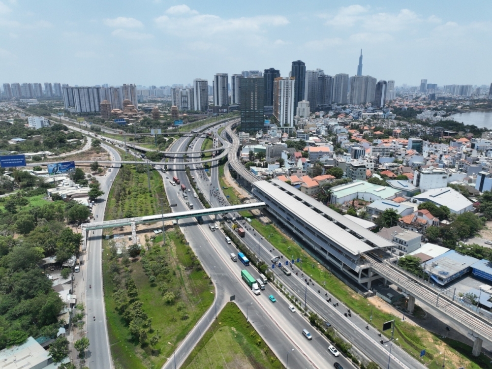TP. Hồ Chí Minh lại thiếu vắng những tập đoàn tư nhân tầm cỡ khu vực. TP. Hồ Chí Minh cần các doanh nghiệp